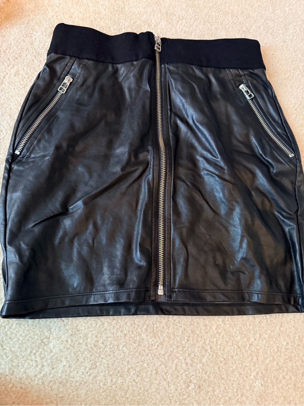 Aritzia - Wilfred Free Black Leather Zip-Front Mini Skirt